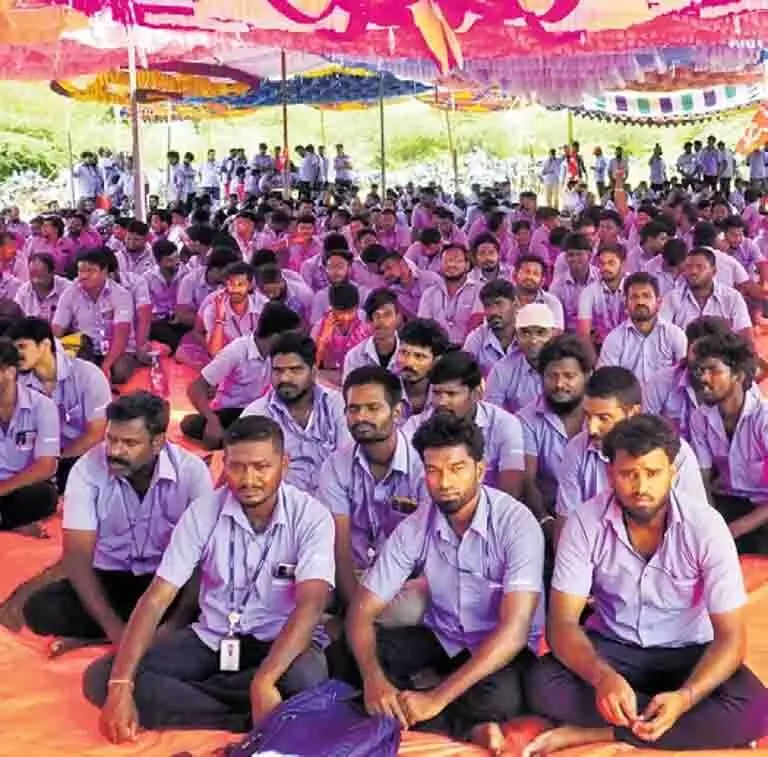 TN : सीएम स्टालिन ने मंत्रियों से सैमसंग और कर्मचारियों की हड़ताल को सुलझाने में मदद करने को कहा