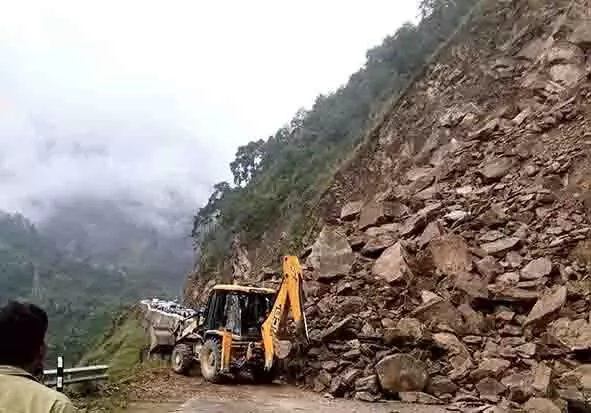 Arunachal : भूस्खलन के कारण बीसीटी मार्ग पर अवरोध समाप्त