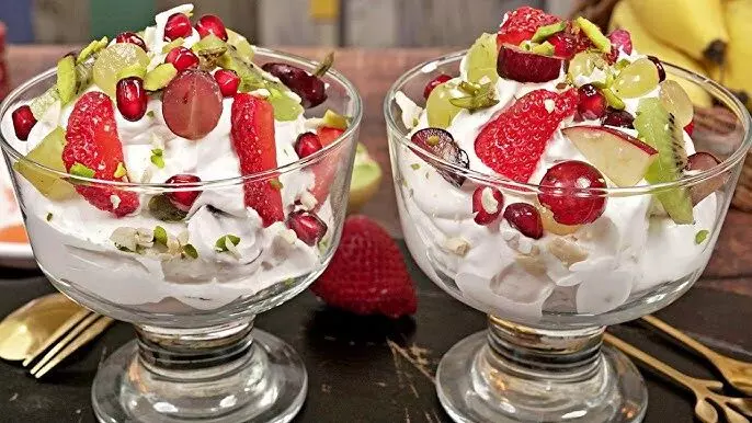 Fruit cream: व्रत में पूरे दिन रहना है एनर्जी से भरपूर तो खाएं फ्रूट क्रीम