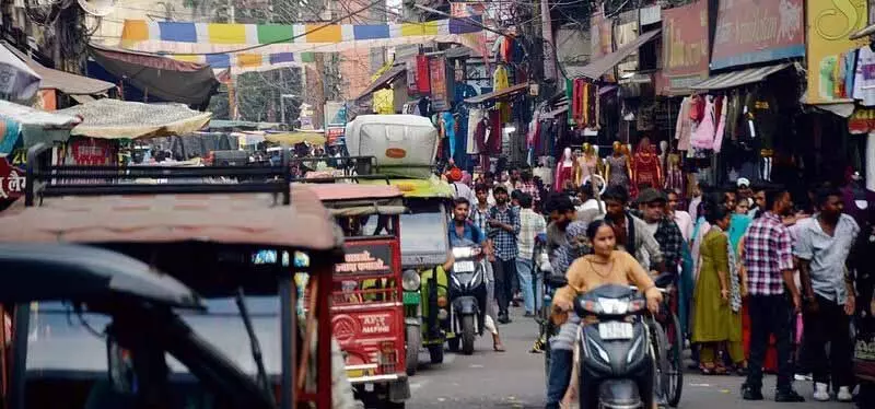 त्योहारी भीड़ के कारण Ludhiana की सड़कों पर यातायात जाम