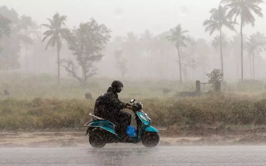 KERALA :  तीन जिलों में ऑरेंज अलर्ट 11 अक्टूबर तक केरल में बारिश आंधी-तूफान