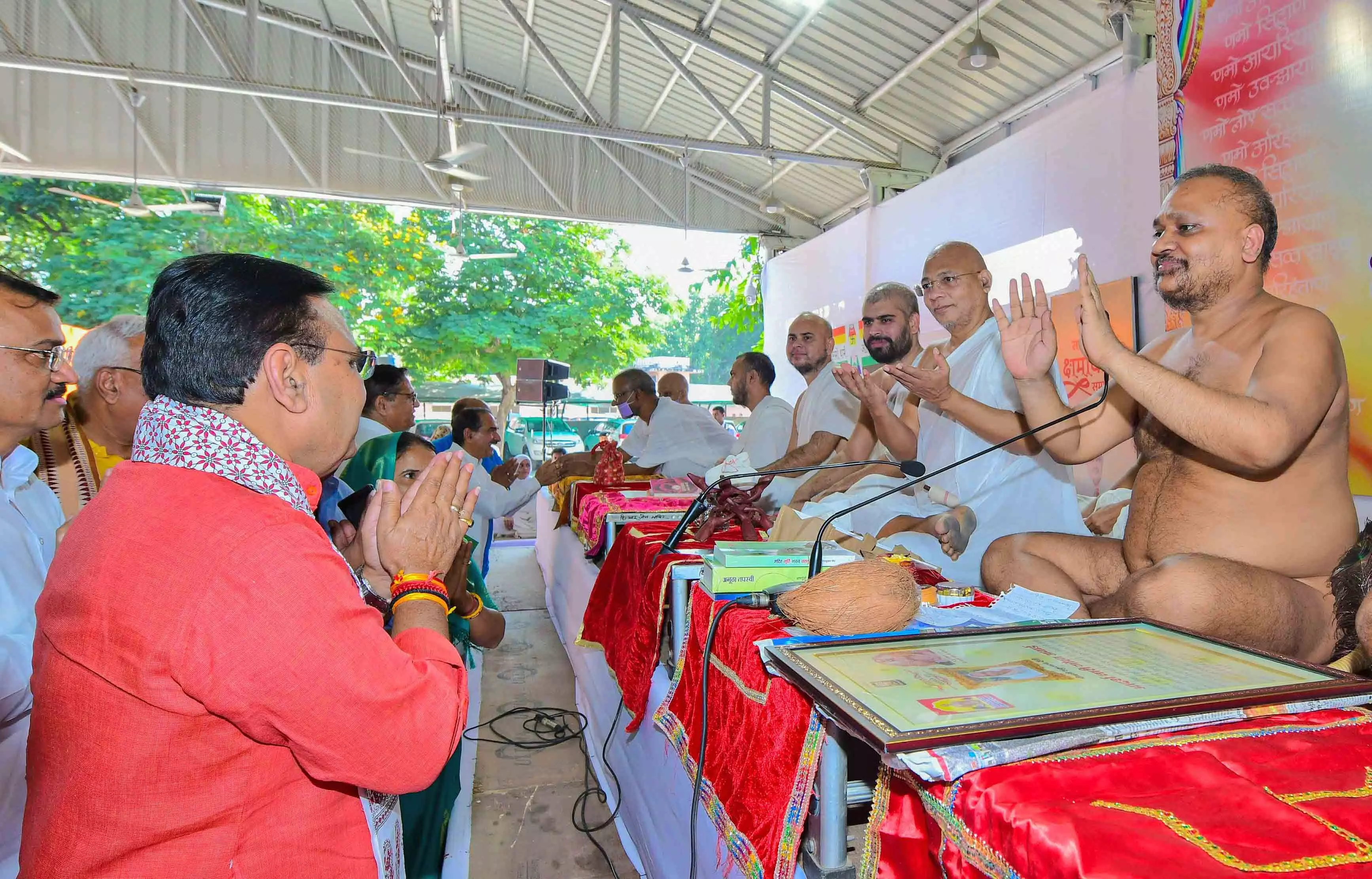 Jaipur: मुख्यमंत्री की पहल को बताया सराहनीय, खुशहाली और समृद्धि का दिया आर्शीवचन