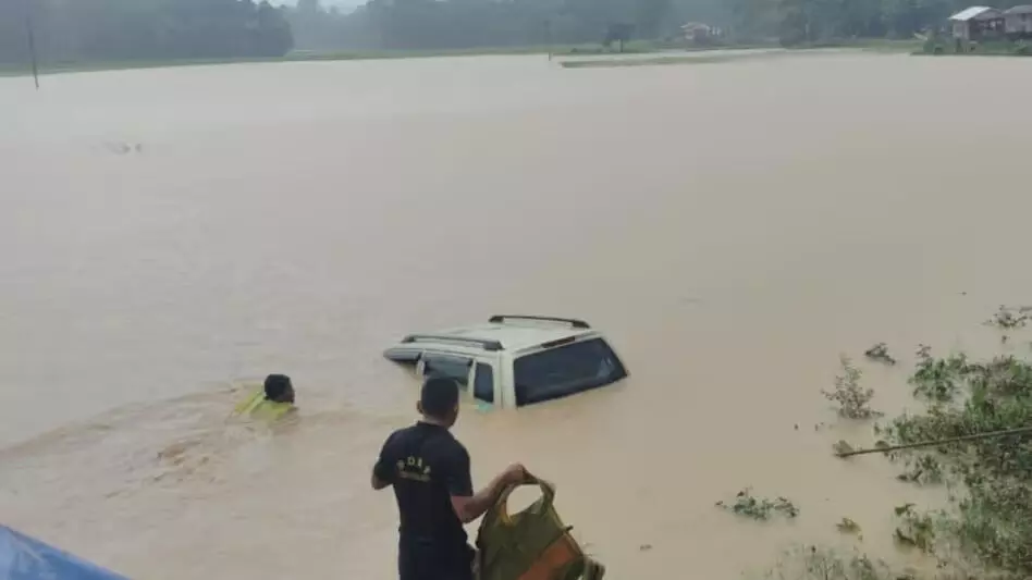 Meghalaya में बाढ़ के बाद पिता-पुत्र मृत पाए गए, एसडीआरएफ ने शव बरामद किए