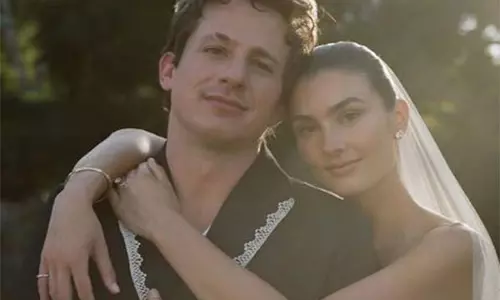 Charlie Puth ने अपनी शादी में शपथ पढ़ते हुए आंसू भरे पल को याद किया