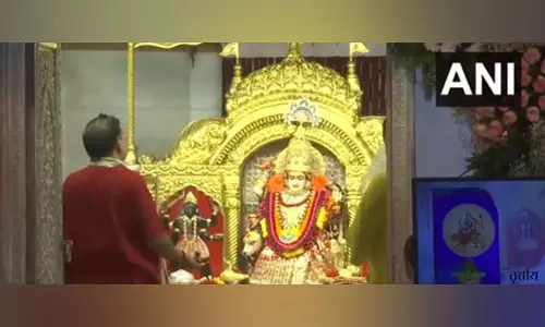 Navratri के चौथे दिन झंडेवालान माता मंदिर में आरती की गई