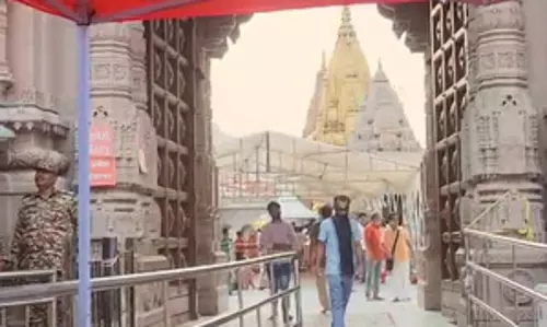 काशी विश्वनाथ धाम में दिया जा रहा सफाई पर विशेष जोर, मंदिर का बदला स्वरूप देख खुश हुए भक्त