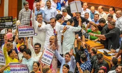 MCD सदन की बैठक में हंगामा