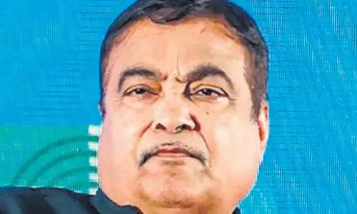 Mumbai: नितिन गडकरी फिर प्रधानमंत्री नरेंद्र मोदी के समारोह में शामिल नहीं हुए