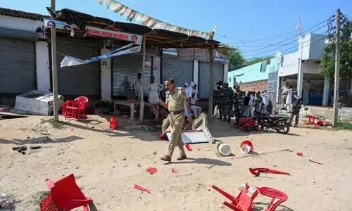 कांग्रेस और निर्दलीय उम्मीदवार के समर्थकों में झड़प कांग्रेस और निर्दलीय उम्मीदवार के समर्थकों में झड़प