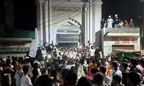 Noida: यति नरसिंहानंद के कथित वीडियो को लेकर विरोध प्रदर्शन