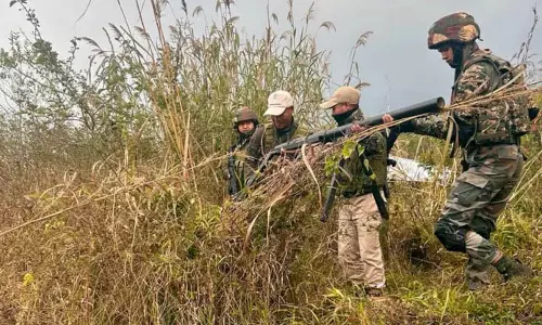 Assam Rifles: मणिपुर के चुराचांदपुर में हथियार, विस्फोटक जब्त किए