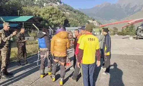 Uttarakhand: चौखंभा में फंसे दो विदेशी  को  सुरक्षित निकाला गया