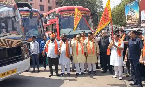 रायपुर से डोंगरगढ़ के लिए नि:शुल्क बस सेवा, रमन सिंह ने दिखाई हरी झंडी रायपुर से डोंगरगढ़ के लिए नि:शुल्क बस सेवा, रमन सिंह ने दिखाई हरी झंडी