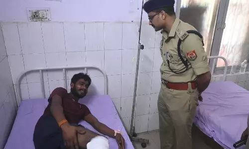 Auraiya: छह साल की बच्ची से दुष्कर्म, पुलिस से मुठभेड़ में आरोपी की पैर में लगी गोली Auraiya: छह साल की बच्ची से दुष्कर्म, पुलिस से मुठभेड़ में आरोपी की पैर में लगी गोली