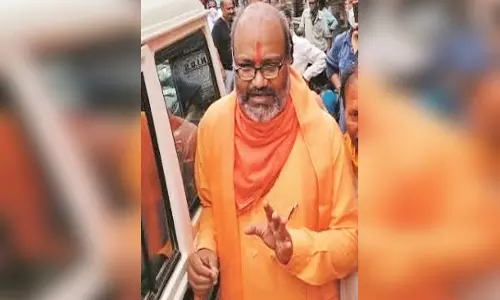 महंत यति नरसिंहानंद के बयान से गरमाया माहौल, मंदिर पर पुलिस फोर्स तैनात महंत यति नरसिंहानंद के बयान से गरमाया माहौल, मंदिर पर पुलिस फोर्स तैनात