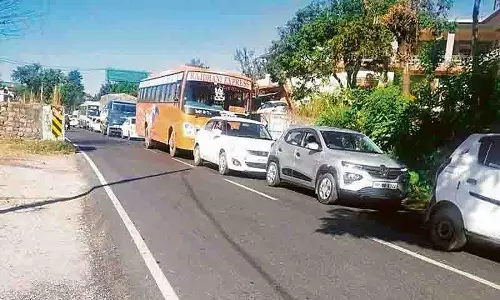 Himachal : पठानकोट-मंडी राष्ट्रीय राजमार्ग यात्रियों के लिए दुःस्वप्न बन गया