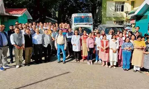 Himachal : मेडिकल कॉलेज के शिक्षकों ने छुट्टियां कम करने के सरकारी कदम का विरोध किया Himachal : मेडिकल कॉलेज के शिक्षकों ने छुट्टियां कम करने के सरकारी कदम का विरोध किया