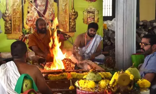 Vijayawada: तीसरे दिन 60,000 से ज़्यादा भक्तों ने दुर्गा मंदिर में दर्शन किए