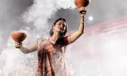 Dhunuchi Dance के बिना दुर्गा पूजा अधूरी Dhunuchi Dance के बिना दुर्गा पूजा अधूरी