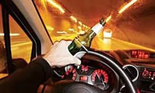 Chittoor कोर्ट ने 21 शराबी ड्राइवरों पर 2.1 लाख रुपये का जुर्माना लगाया Chittoor कोर्ट ने 21 शराबी ड्राइवरों पर 2.1 लाख रुपये का जुर्माना लगाया
