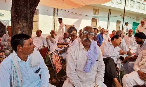 Chandigarh: राजनीति से विभाजित, सामुदायिक सेवा से एकजुट, ग्रामीणों ने मतदान दिवस मनाया Chandigarh: राजनीति से विभाजित, सामुदायिक सेवा से एकजुट, ग्रामीणों ने मतदान दिवस मनाया