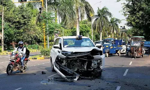 Panchkula: कारों की टक्कर में एक व्यक्ति घायल Panchkula: कारों की टक्कर में एक व्यक्ति घायल