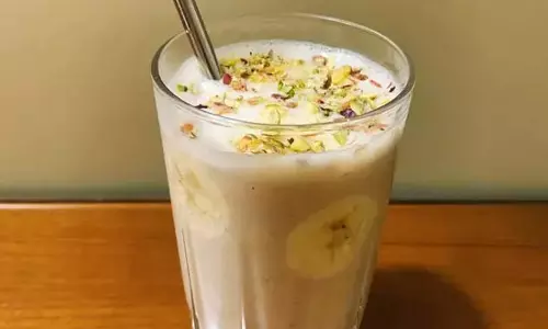 Navratri fast के दौरान पिएं ये खास वजन घटाने वाली स्मूदी Navratri fast के दौरान पिएं ये खास वजन घटाने वाली स्मूदी