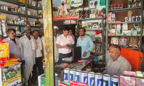 Dausa: मंडावर में कृषि अधिकारियों की टीम ने किया खाद-बीज की दुकानों का निरीक्षण