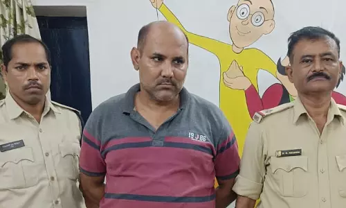 भोजनालय में ग्राहकों को परोसी जा रही थी शराब, संचालक अरेस्ट भोजनालय में ग्राहकों को परोसी जा रही थी शराब, संचालक अरेस्ट