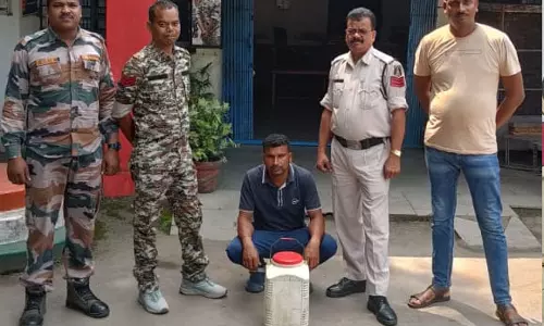 पुल के नीचे शराब बेचने वाला गिरफ्तार पुल के नीचे शराब बेचने वाला गिरफ्तार