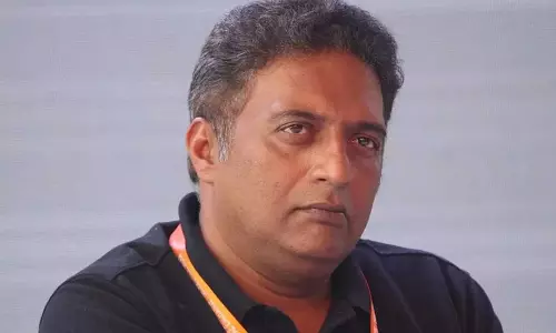 Prakash Raj पर निर्माता विनोद कुमार को 1 करोड़ का नुकसान पहुंचाने का आरोप Prakash Raj पर निर्माता विनोद कुमार को 1 करोड़ का नुकसान पहुंचाने का आरोप