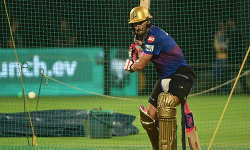 उम्र सिर्फ़ एक संख्या है...: डिविलियर्स ने आईपीएल 2025 के लिए RCB द्वारा फाफ को रिटेन किए जाने पर कहा उम्र सिर्फ़ एक संख्या है...: डिविलियर्स ने आईपीएल 2025 के लिए RCB द्वारा फाफ को रिटेन किए जाने पर कहा