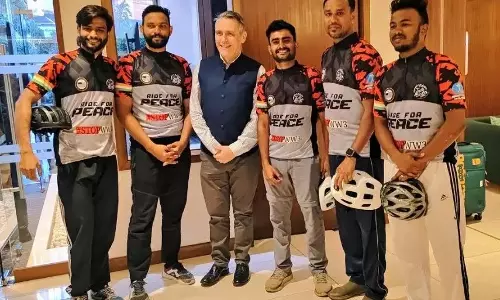Hyderabad ने 3,600 किलोमीटर की यात्रा पर राइड फॉर पीस साइकिल चालकों का स्वागत किया Hyderabad ने 3,600 किलोमीटर की यात्रा पर राइड फॉर पीस साइकिल चालकों का स्वागत किया