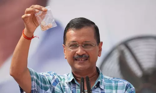 अरविंद केजरीवाल ने लोगों में बांटीं मुफ्त की छह-छह रेवड़ियां अरविंद केजरीवाल ने लोगों में बांटीं मुफ्त की छह-छह रेवड़ियां