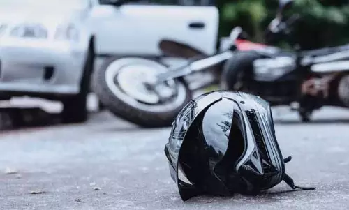 Jalandhar: ट्रक की चपेट में आने से बाइक सवार एक व्यक्ति की मौत Jalandhar: ट्रक की चपेट में आने से बाइक सवार एक व्यक्ति की मौत