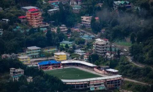 Arunachal : तवांग के आउटडोर स्टेडियम को फुटबॉल टर्फ के लिए