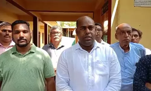 Goa: मांड्रेम के पूर्व सरपंच ने अपने विद्यालय के लिए पक्की सड़क बिछाई Goa: मांड्रेम के पूर्व सरपंच ने अपने विद्यालय के लिए पक्की सड़क बिछाई