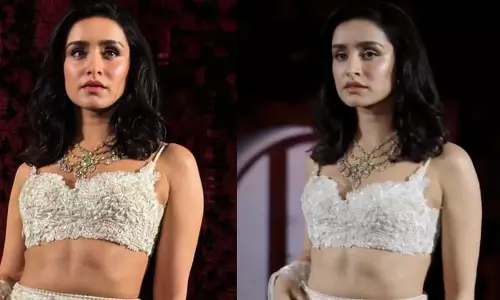 Fashion Show में भारी लहंगे में रैंप वॉक करने पर श्रद्धा कपूर को ट्रोल किया गया