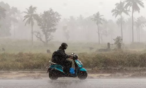 KERALA : तीन जिलों में ऑरेंज अलर्ट 11 अक्टूबर तक केरल में बारिश आंधी-तूफान KERALA : तीन जिलों में ऑरेंज अलर्ट 11 अक्टूबर तक केरल में बारिश आंधी-तूफान