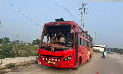 Nalgonda में बस पलटने से 20 यात्री घायल