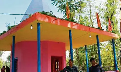 Kulgam मंदिर दो दशक बाद श्रद्धालुओं के लिए खुला Kulgam मंदिर दो दशक बाद श्रद्धालुओं के लिए खुला
