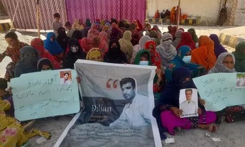 दिलजान Baloch की सुरक्षित वापसी की मांग को लेकर अवारन में विरोध प्रदर्शन दिलजान Baloch की सुरक्षित वापसी की मांग को लेकर अवारन में विरोध प्रदर्शन