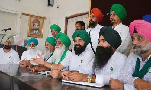 Ludhiana: किसानों ने धान खरीद फिर से शुरू करने की मांग की