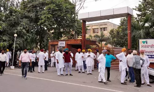 Amritsar: 860 पंचायतों में सरपंच के लिए 3,770 ने दाखिल किए पर्चे Amritsar: 860 पंचायतों में सरपंच के लिए 3,770 ने दाखिल किए पर्चे