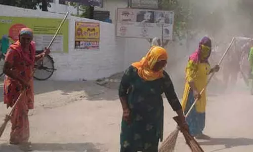 सफाई के लिए MC के नियमों को लागू करने के लिए सामाजिक कार्यकर्ता आगे आए सफाई के लिए MC के नियमों को लागू करने के लिए सामाजिक कार्यकर्ता आगे आए