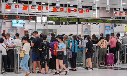 Hong Kong: 61,000 निवासियों ने भूमि दस्तावेज़ के लिए चीन में आवेदन