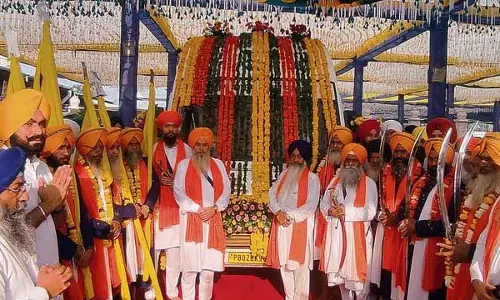 Salana Jor Mela: तरनतारन में भक्तों ने निकाला नगर कीर्तन