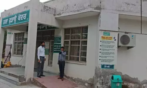 नशे के आदी युवक और महिला को Amritsar में नशा मुक्ति केंद्र ले जाया गया नशे के आदी युवक और महिला को Amritsar में नशा मुक्ति केंद्र ले जाया गया