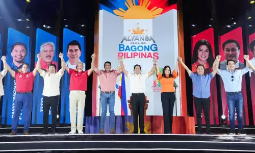 Philippine Senate की दौड़ में मार्कोस के सहयोगियों को शुरुआती बढ़त मिली Philippine Senate की दौड़ में मार्कोस के सहयोगियों को शुरुआती बढ़त मिली