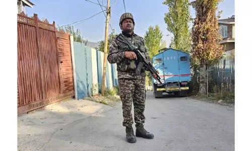 NIA ने जम्मू-कश्मीर और अन्य राज्यों में 26 स्थानों पर छापेमारी की NIA ने जम्मू-कश्मीर और अन्य राज्यों में 26 स्थानों पर छापेमारी की
